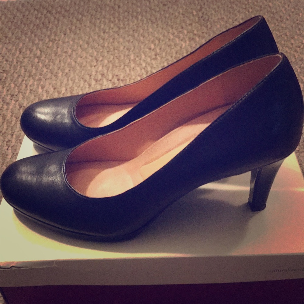Black dress shoe